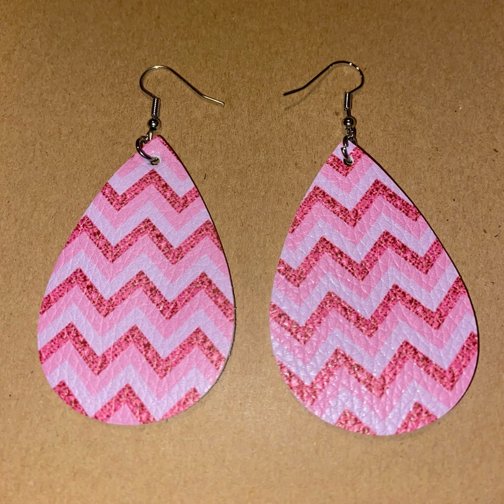 ☀️3/$9☀️ Pink Chevron Teardrop Earrings